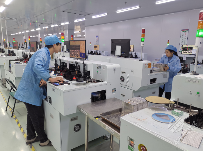 赤壁高新區(qū) 企業(yè)建設生產(chǎn)雙紅火，日用百貨引領新熱潮